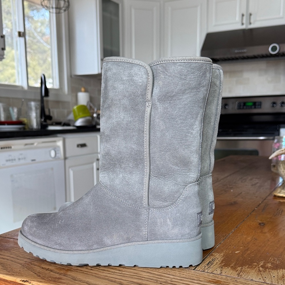 UGG Amie boots size 9